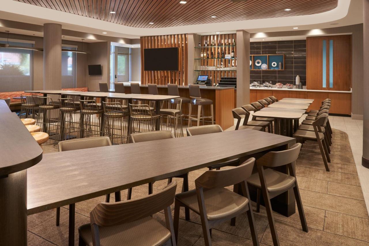 Springhill Suites By Marriott Fort Myers Estero Exterior photo